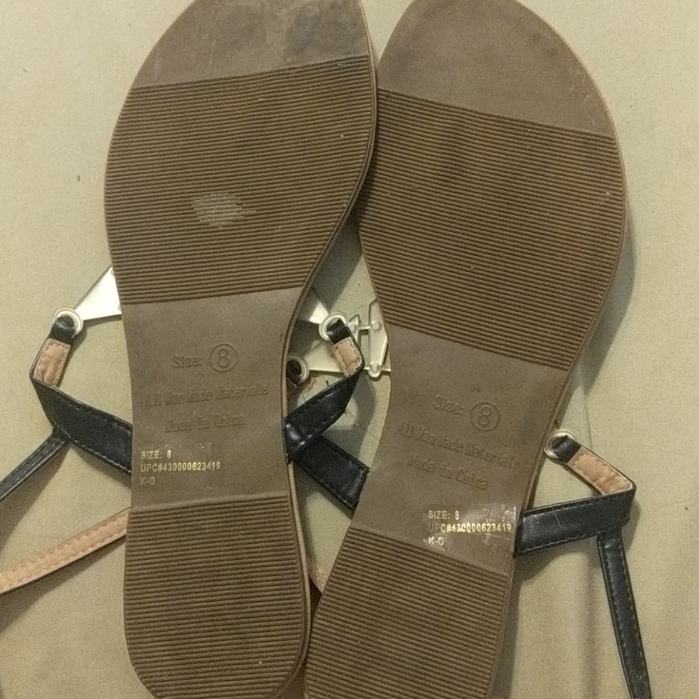 Sandals - Picture 2 of 3